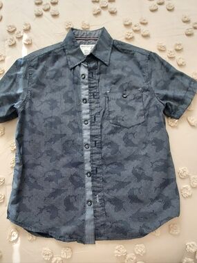 Casual Short-Sleeve Button-Down Shirt - Navy Camouflage Pattern
